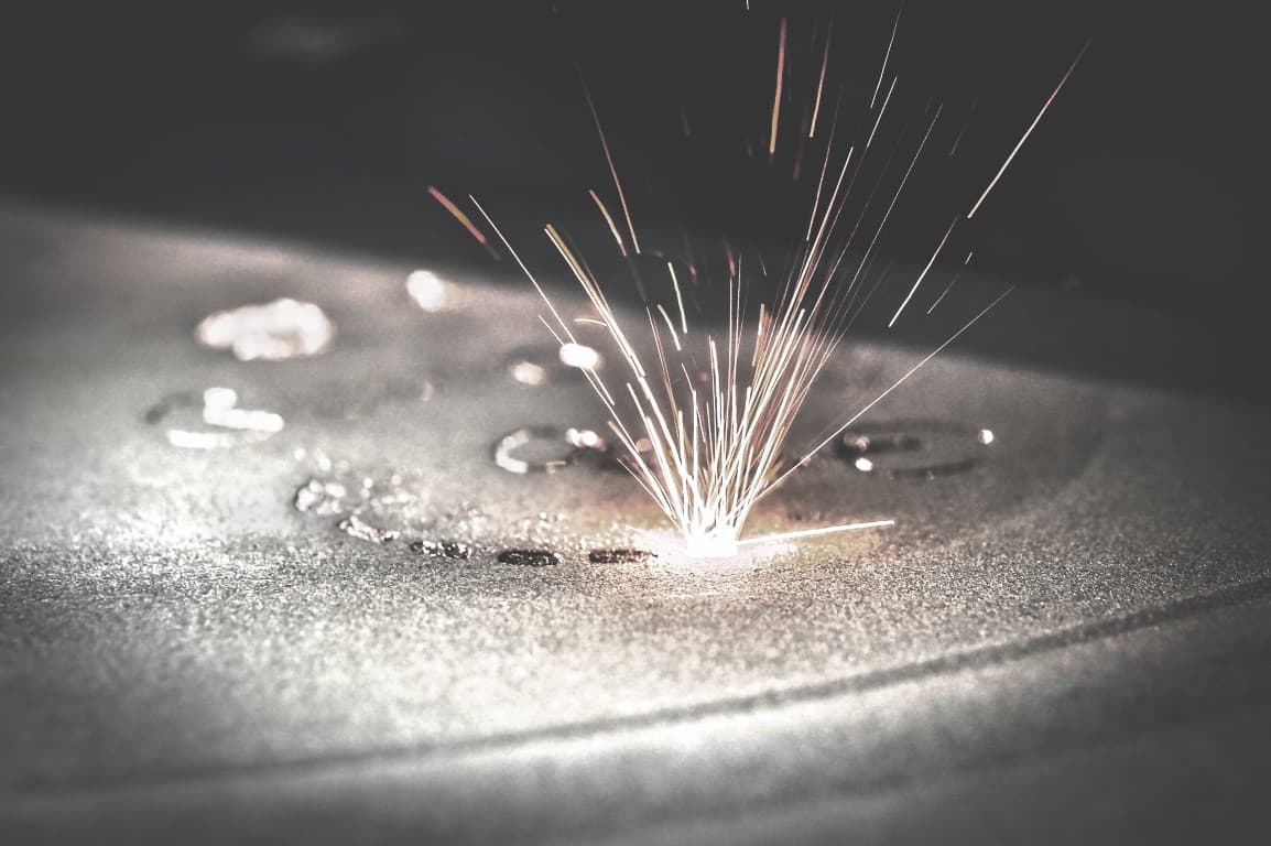Funken beim Aufschmelzen von Metallpulver | Spark while melting metal powder