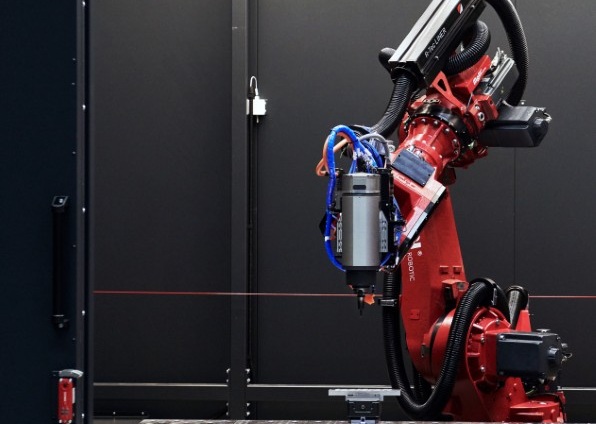 Hybride Roboterzelle mit Fräskopf | Hybrid robot cell with milling head